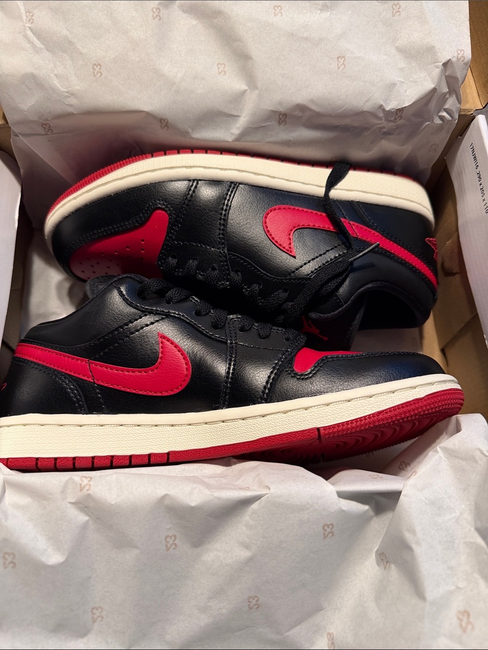 Woman’s Nike Air Jordan 1 Low tennis shoes-size 7